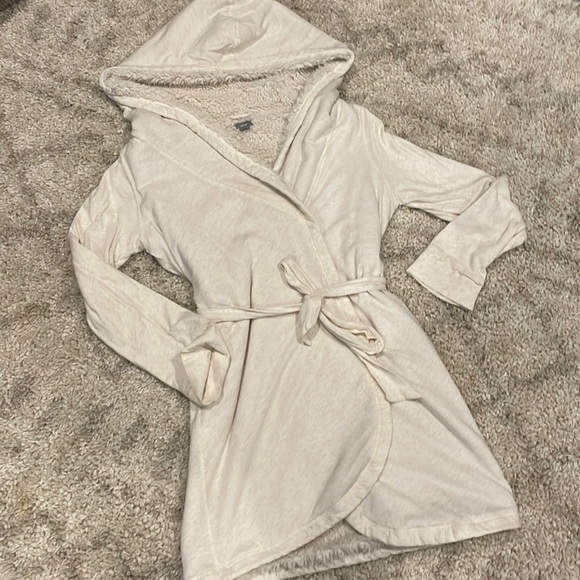 aerie Intimates & Sleepwear Aerie Sherpa Lined Hooded Robe Poshmark